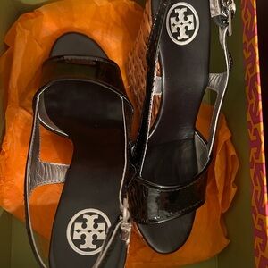 Like new Tory Burch Erin Wedge Sandals with box